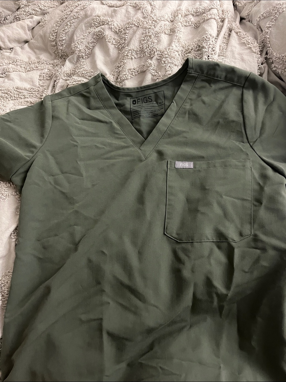 Figs woman’s V-Neck Scrub Top — Olive size x small/p
